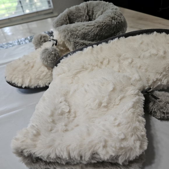 Cuddl Duds Womens Faux Booties Cream Color, Size L (9-10) - Picture 4 of 5